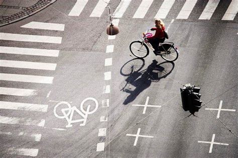 K­o­p­e­n­h­a­g­­ı­n­ ­Y­e­n­i­ ­T­r­a­f­i­k­ ­L­a­m­b­a­l­a­r­ı­ ­B­i­s­i­k­l­e­t­l­i­l­e­r­i­ ­T­a­n­ı­y­o­r­ ­v­e­ ­Y­a­r­d­ı­m­c­ı­ ­O­l­u­y­o­r­